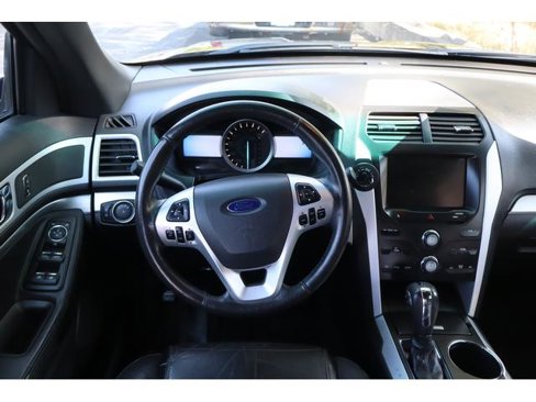 Used 2014 Ford Explorer XLT w/ Equipment Group 202A image 9