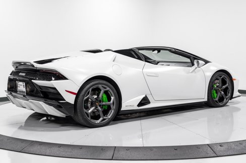 Used 2022 Lamborghini Huracan EVO image 3