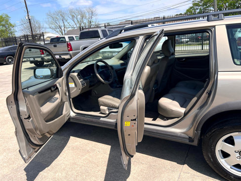 Used 2002 Volvo V70 Cross Country image 22