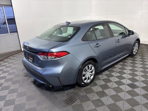 Used 2021 Toyota Corolla LE image 6