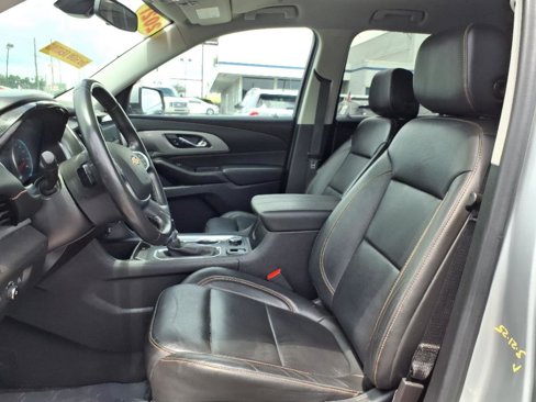 Used 2021 Chevrolet Traverse LT image 16