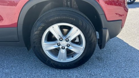 Used 2019 Chevrolet Trax LT w/ LT Convenience Package image 12