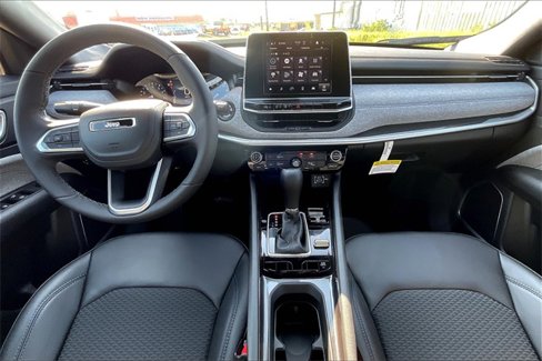 New 2025 Jeep Compass Latitude image 6