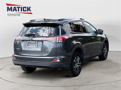 Used 2018 Toyota RAV4 LE image 7