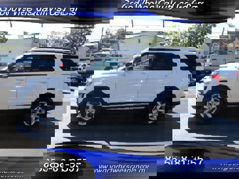 Used 2017 Ford Explorer XLT image 8
