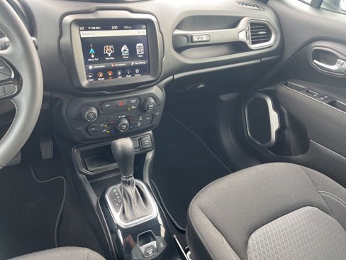 Used 2021 Jeep Renegade Latitude image 25