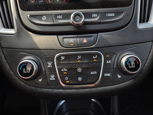 Used 2022 Chevrolet Malibu LT image 29