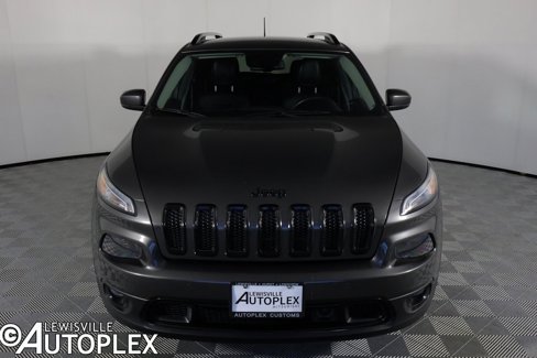 Used 2018 Jeep Cherokee Limited w/ Technology Group image 2