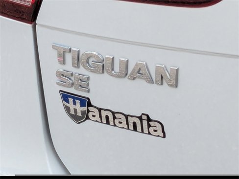 Certified 2021 Volkswagen Tiguan SE w/ Panoramic Sunroof Package image 12