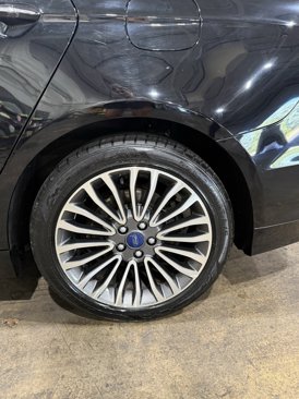 Used 2017 Ford Fusion SE w/ Fusion SE Technology Package image 31