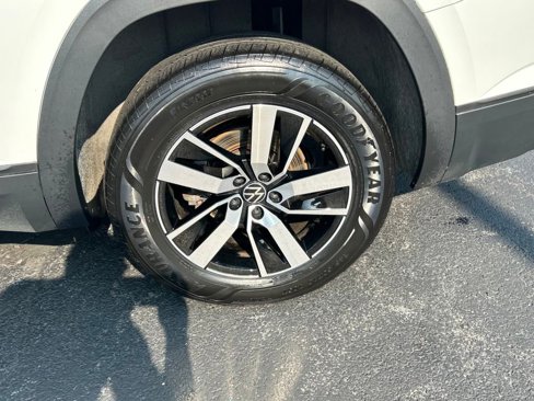 Used 2023 Volkswagen Atlas SE image 27