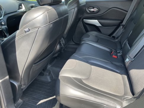 Used 2018 Jeep Cherokee Latitude Plus w/ Cold Weather Group image 22