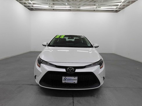 Used 2022 Toyota Corolla LE image 2