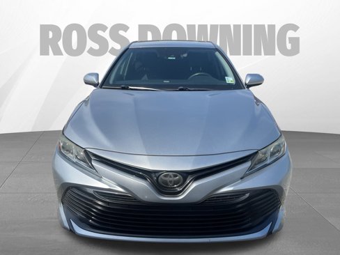 Used 2020 Toyota Camry LE image 2
