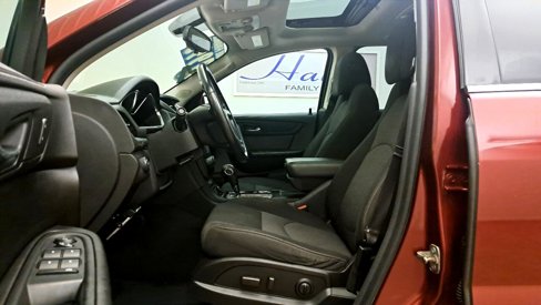 Used 2017 Chevrolet Traverse LT w/ Style and Technology Package image 18