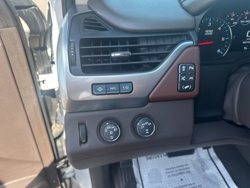 Used 2017 Chevrolet Suburban Premier image 9