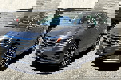 Certified 2021 Volkswagen Passat 2.0T SE w/ Luggage Net & Mats Package image 11