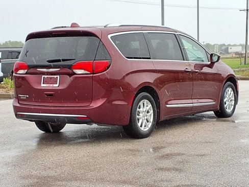 Used 2020 Chrysler Pacifica Touring-L image 2