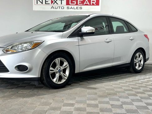 Used 2014 Ford Focus SE w/ SE Winter Package image 6