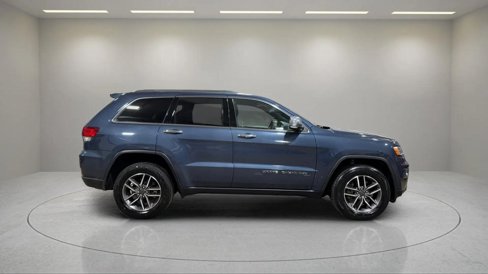 Used 2021 Jeep Grand Cherokee Limited w/ Trailer Tow Group IV image 2