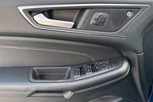 Used 2022 Ford Edge Titanium image 11