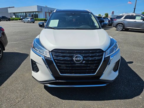 Used 2022 Nissan Kicks SV image 2