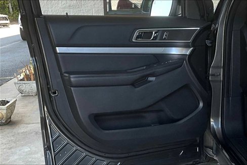Used 2017 Ford Explorer XLT w/ Equipment Group 202A image 20