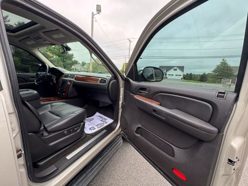 Used 2007 Chevrolet Suburban LTZ w/ LTZ Preferred Equipment Group image 17