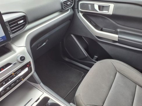 Used 2022 Ford Explorer XLT image 36