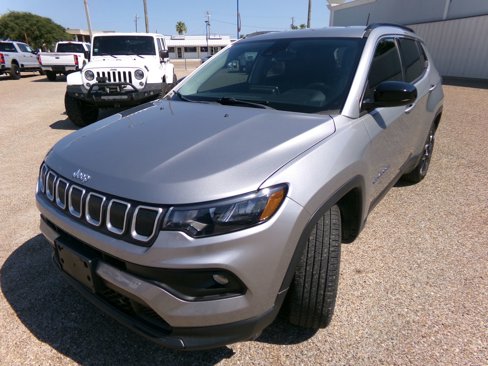 Used 2022 Jeep Compass Latitude image 1