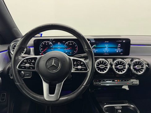 Used 2021 Mercedes-Benz CLA 250 image 3