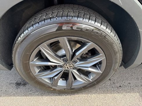 Certified 2022 Volkswagen Tiguan SE image 30