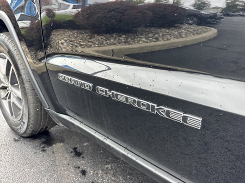 Used 2017 Jeep Grand Cherokee Limited image 35