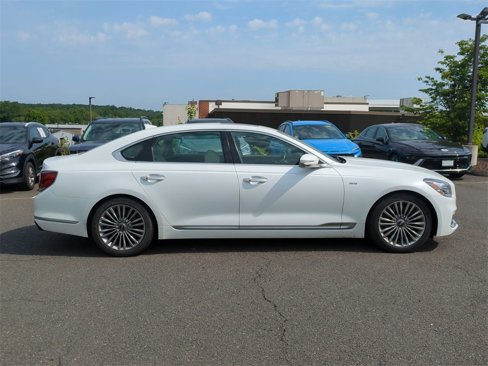 Used 2019 Kia K900 Luxury image 2