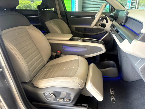 Used 2024 Kia EV9 Land image 27