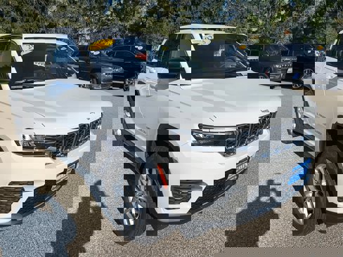New 2025 Jeep Grand Cherokee Laredo X image 3