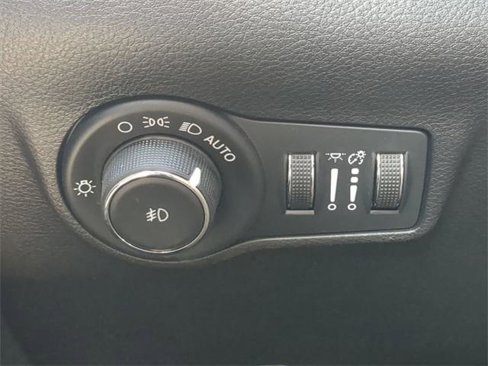Certified 2022 Jeep Compass Limited w/ Elite Group image 27