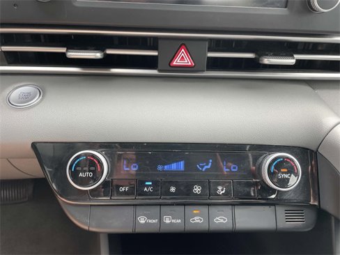 Certified 2023 Hyundai Elantra SEL image 21