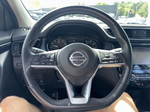 Used 2018 Nissan Rogue Sport SL image 11
