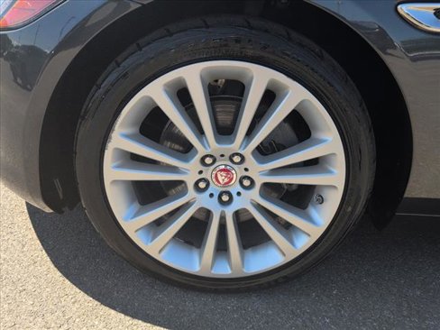 Used 2020 Jaguar XF Prestige image 21