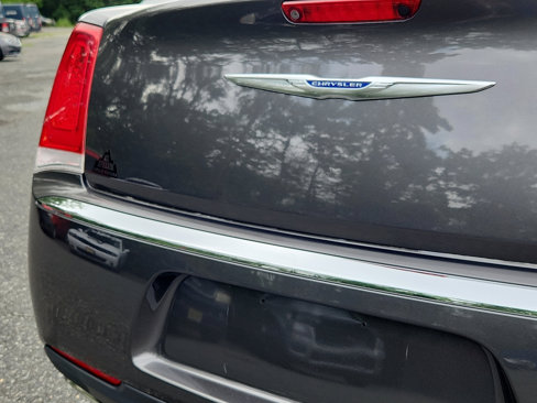 Used 2019 Chrysler 300 Limited image 16