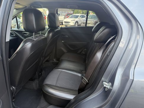 Used 2019 Chevrolet Trax LT w/ LT Convenience Package image 16