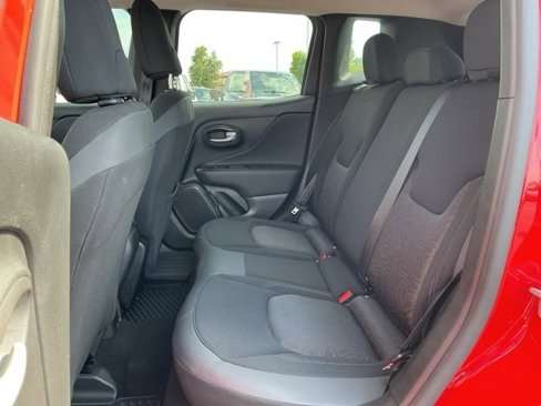 Used 2023 Jeep Renegade Latitude image 12