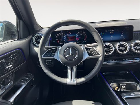 Used 2025 Mercedes-Benz GLB 250 4MATIC image 12