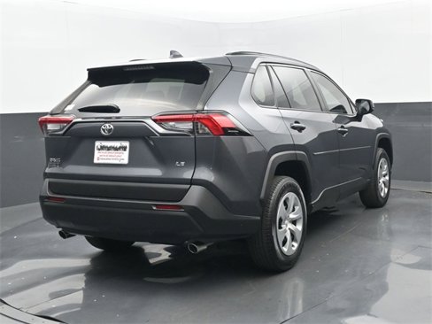Used 2021 Toyota RAV4 LE image 21