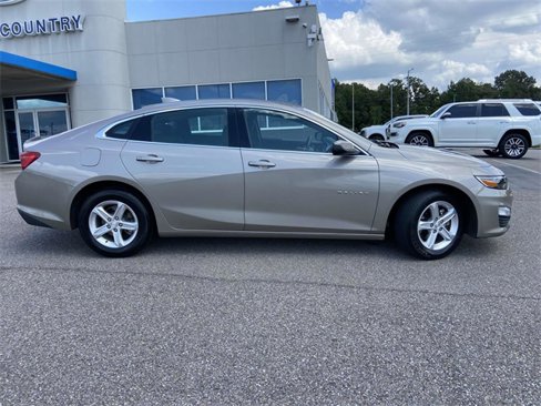 Used 2023 Chevrolet Malibu LT image 2