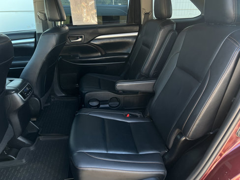 Used 2019 Toyota Highlander XLE image 11