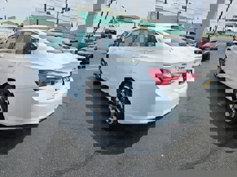 Used 2021 Chevrolet Malibu LT image 5