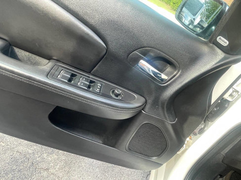 Used 2011 Chrysler 200 Limited image 11