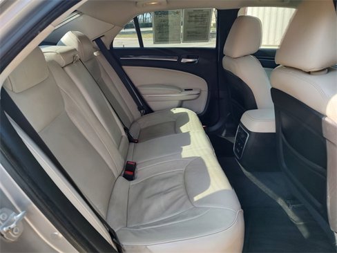 Used 2017 Chrysler 300 C image 35